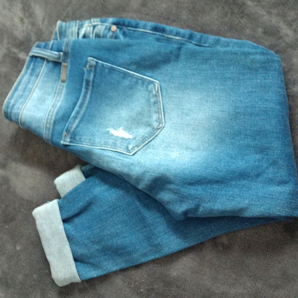 KanCan capris - Picture 2 of 2